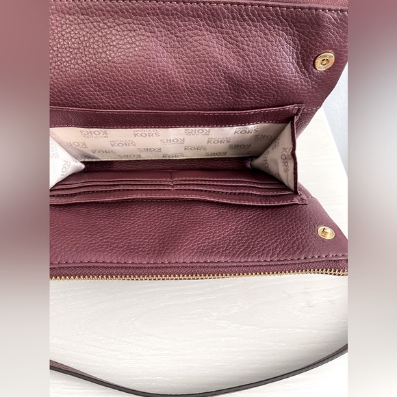 MICHAEL KORS Burgundy Leather Gold Hardware Crossbody Purse - Picture 4 of 7